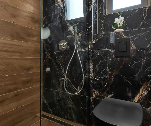 Lux Dolce - Private Hottub Apartment